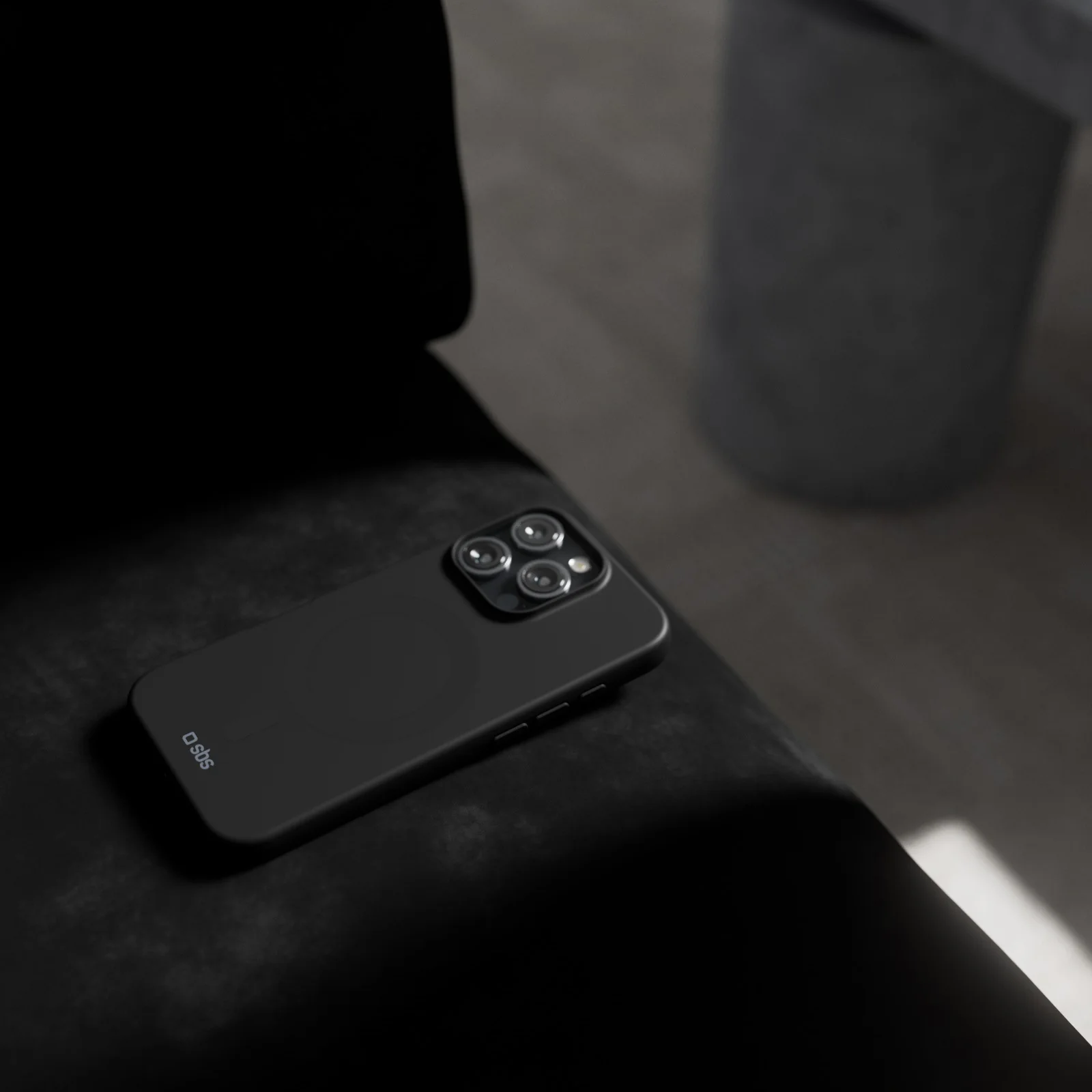 Instinct Mag - cover per iPhone 16 Pro Max morbida e compatibile con MagSafe - Image 30